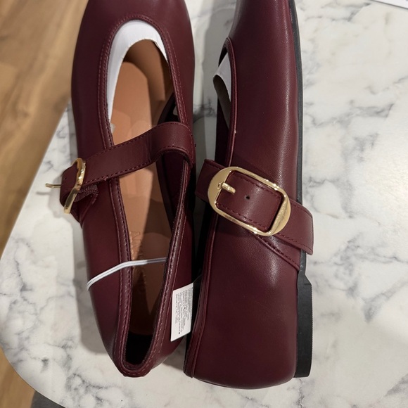 Old Navy Women's Burgundy Flats - Picture 2 of 5